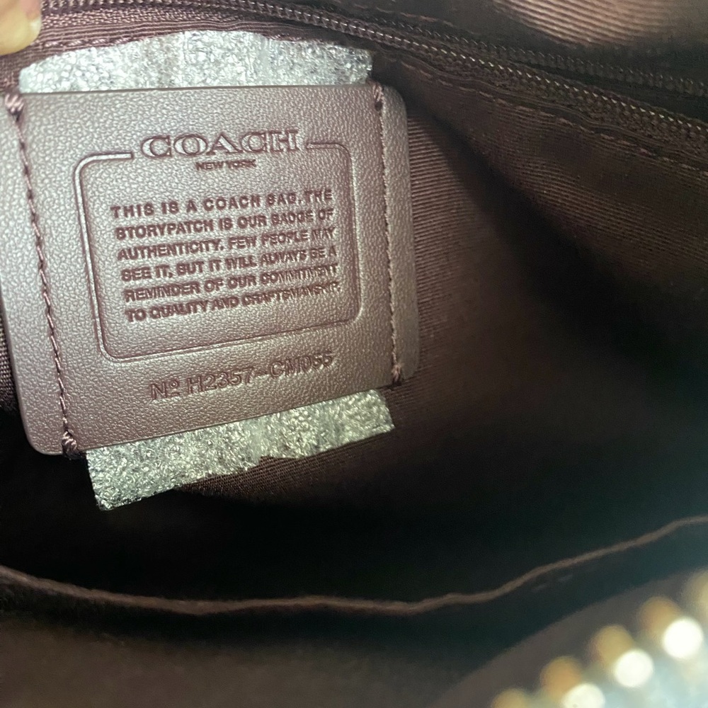 Coach Teri Shoulder Bag In Signature Leather - Picture 9 of 10